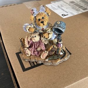 Boyds Bears Resin Wanda and Gert a little off the top
